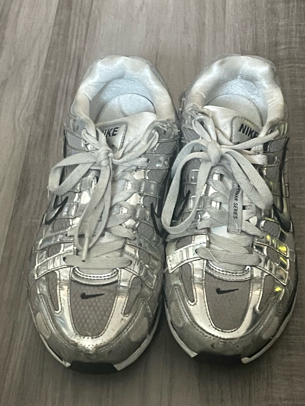 Nike men’s Silver Metallic  Sneakers